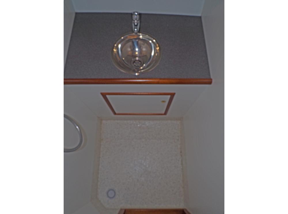 Cabin en avant, H&eacute;bergements